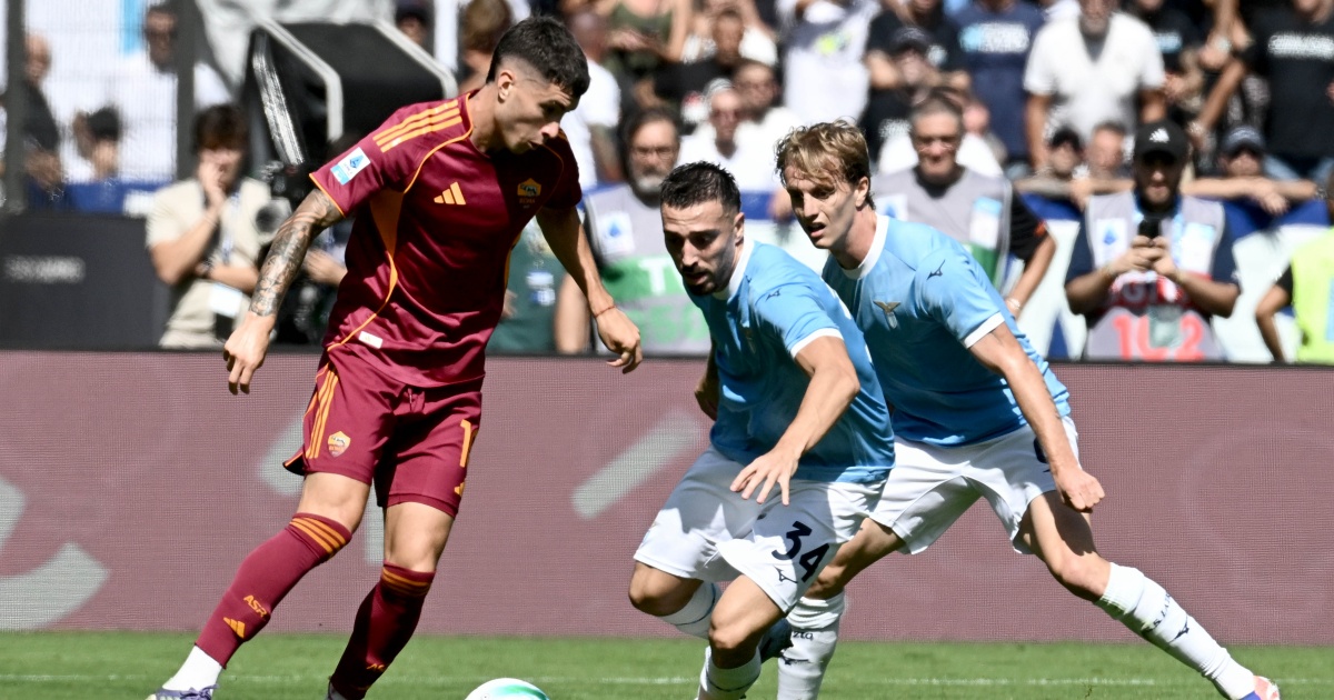 Matias Soulé e Mario Gila a duello in Lazio-Roma (Getty Images)